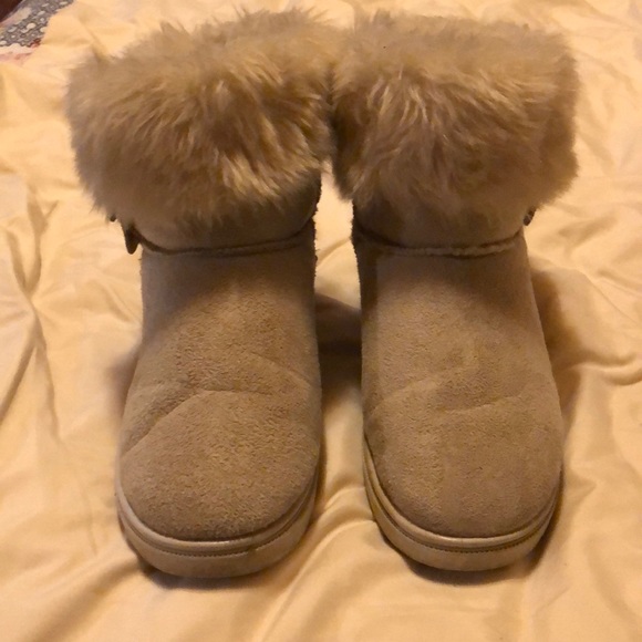 Fuzzy boots - Picture 3 of 5
